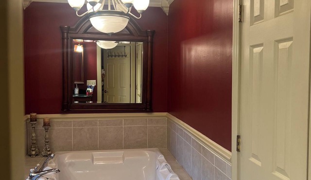 Spacious Colonial Home with Sunroom, Jacuzzi & Single-Level Living