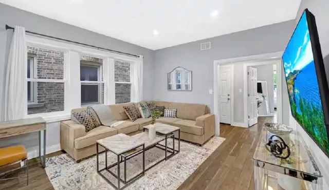 Spacious & Comfortable 3 Bedrooms + Bonus Room in Forest Park
