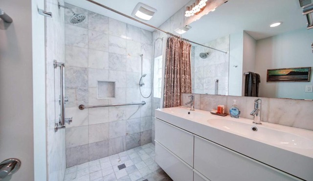 Spacious Conveniently Located 1BR in Myers Park in Charlotte