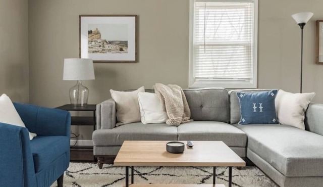 Spacious Duplex in West Des Moines in Clive