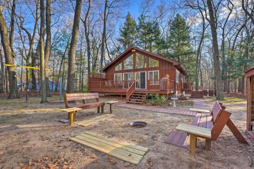 Spacious Family Escape: Walk to Lake Michigan!