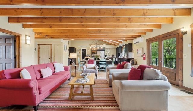 Spacious Farm Stay featuring Petey the Donkey