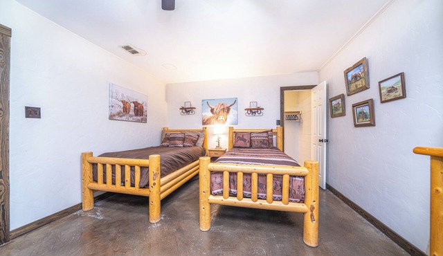 Spacious Full-Size Home with great East Texas views. in Gilmer