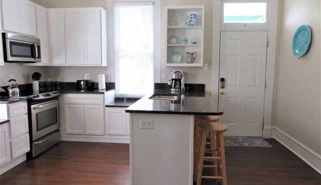 Spacious home in Historic St. Charles, Near Main Street + self-serve breakfast in St Charles