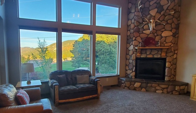 Spacious Home NEW GAME ROOM!! near Brian Head Ski Resort, Bryce Canyon and Zion.