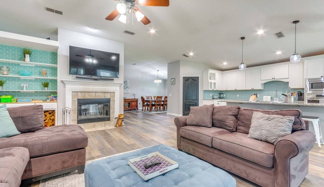 Spacious Home w/Sunroom, 15 Mi to Pensacola!