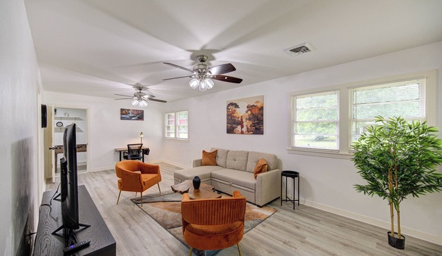 Spacious house with massage chair and game room