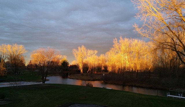 Spacious Lake Access Property - Ideal Corporate Housing