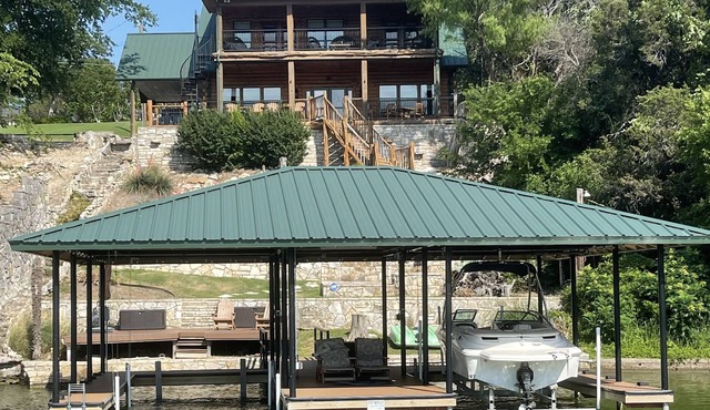 Spacious lake front cabin with boat dock and panoramic lake view!