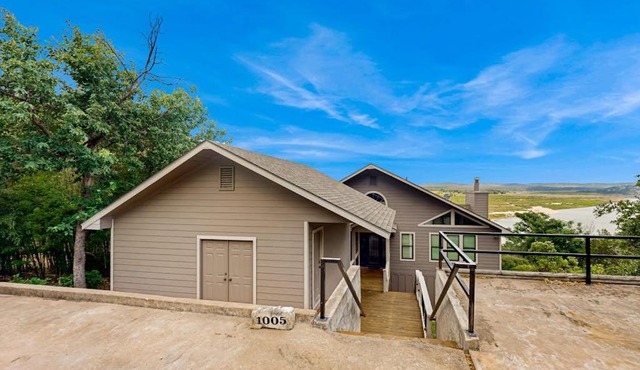 Spacious Lakefront Hideaway with Decks, Grill, Billiards, Tennis & Pool