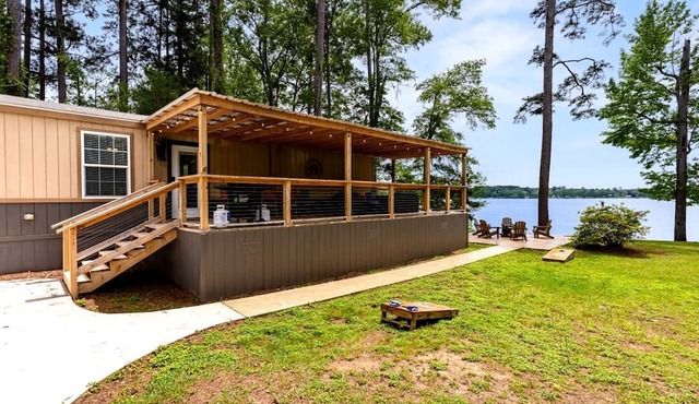 Spacious Modern Cabin on Toledo Bend Lake with Gorgeous Deck and Patio for an Amazing Family Getaway in Hemphill, Texas