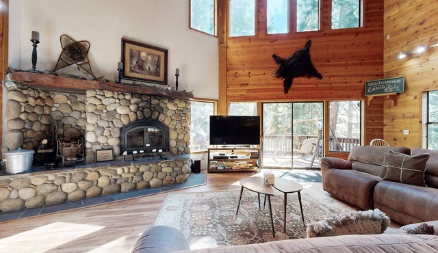 Spacious mtn home with, hot tub, sauna, pool & foosball near lake, ski & golf