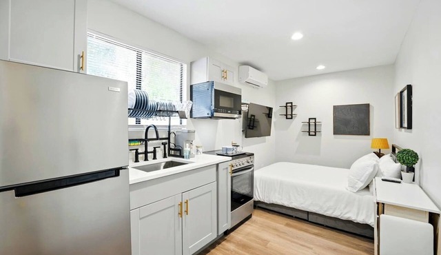 Spacious Murray Hill retreat w/full kitchen in Jacksonville