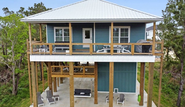 Spacious new 4-bedroom house on a deep water canal in tranquil Bay St. Louis, MS