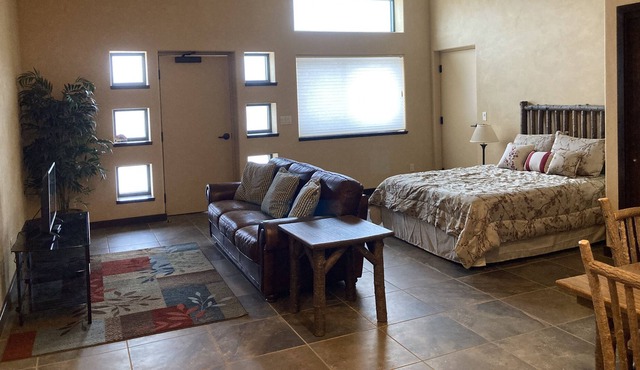 Spacious Queen Studio! Bring your horses and dogs! in Hesperus