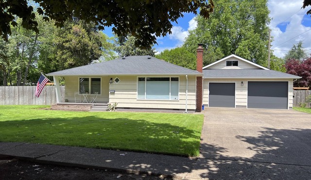 Spacious, Stylish, Quiet, Two Bedroom - Autzen/Oakway/Kid-Friendly