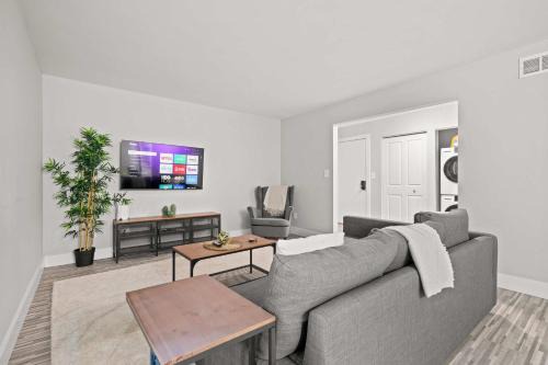 Spacious & Stylish Stay in Rochester Prime Spot