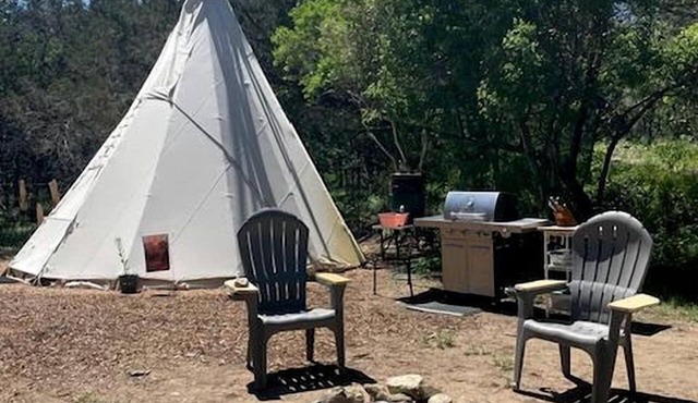 Spacious Tipi with Outdoor BBQ and Fire Pit in Texas
