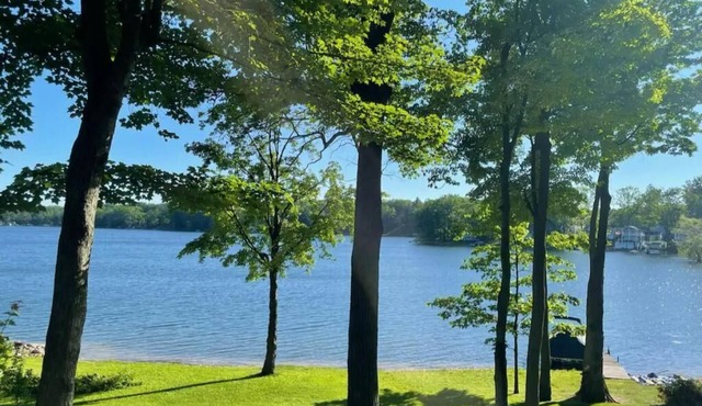 Spacious Updated Lakefront Getaway