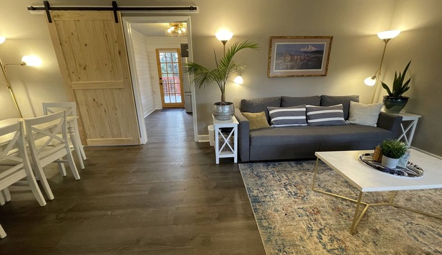 Spectacular Choice: Sleeps 6, Your Dog Welcome Too
