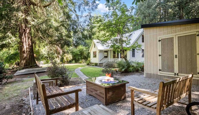 Spectacular Riverfront Setting, Pet Friendly, EV Charger, Fire-Table, Sauna, BBQ Overlooking River