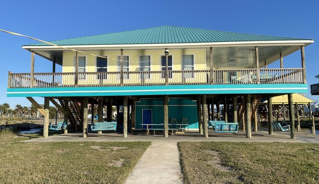 Spectacular Water Front Home, Lighted/Night Fishing, 500 Lb Ice Machine