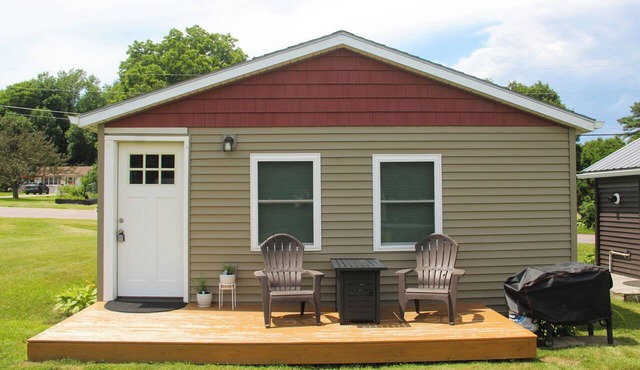 Sportsman's Cabin with Lakeview's and Lake Access.