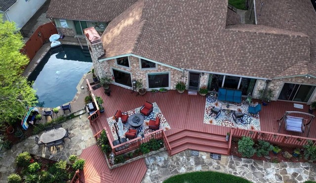 Star Harbor on Cedar Creek. Sleeps 14, Pool & Dock