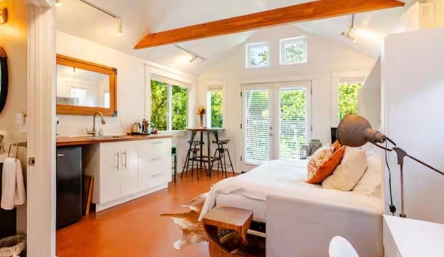 Star Studio, A Garden Retreat near University of Oregon