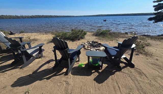 Starry Skies Sanctuary-Luxury Lakefront Home on Lake Geneserath w/Watercrafts