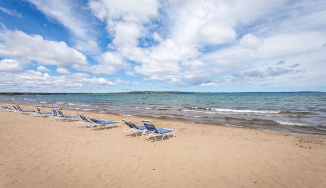 Stateroom 322|Beachfront Condo|Downtown + Tart Trail