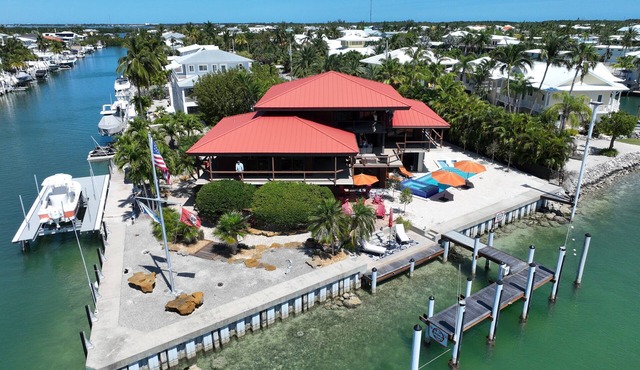 Stay at the Pirate House conveniently located on Snake Creek in Venetian Shores
