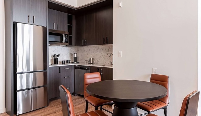 Stay in a Quiet Room Ideal for Unwinding w/Family or Friends | Pets Allowed