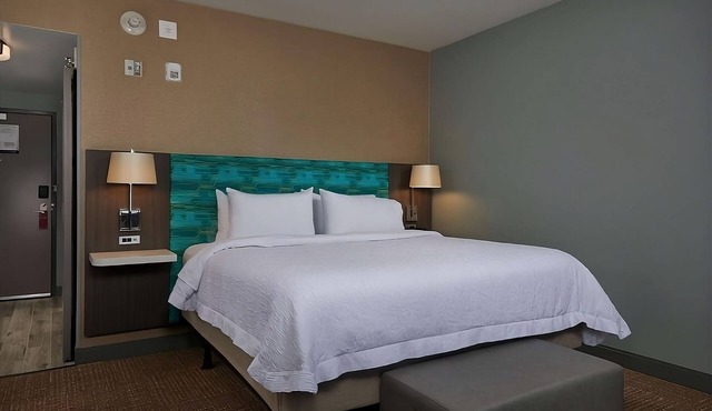 Stay Near Wineries | Free Parking, Free Breakfast & Indoor Pool