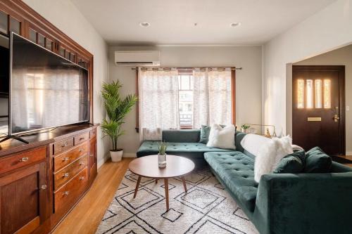 Stay Portland - 1922 Craftsman Compound in Laurelhurst - Sleeps 16