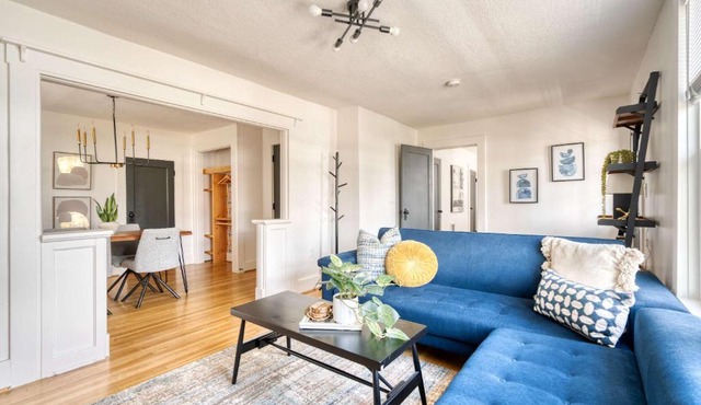 Stay Portland - La Casa Burnside -Local Eateries -Shops - Bars