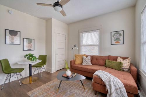 Stay Portland - Mt Tabor Retreat - Local Eateries - Shops - Bars
