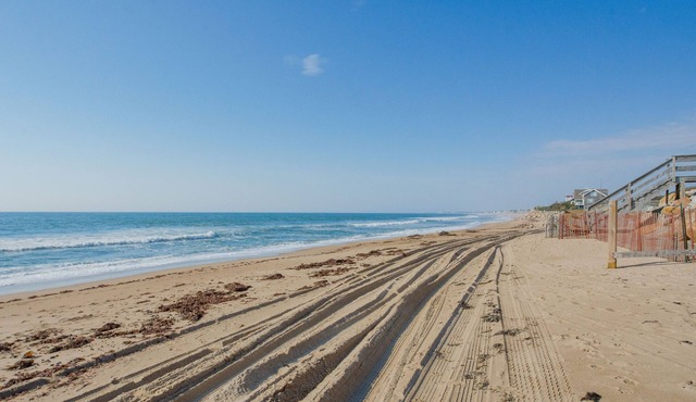 Steps to a private beach, enjoy sunsets and kayaking from your backyard!