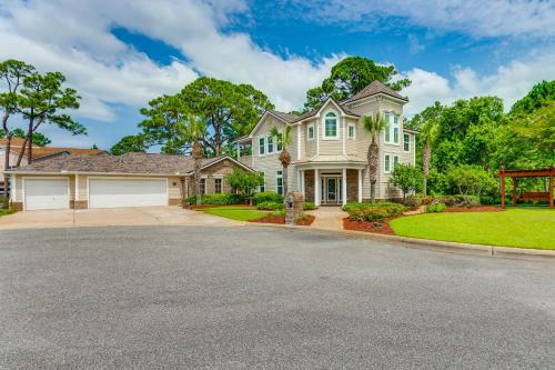 Steps to Bay: Tranquil Navarre Retreat w/Balcony