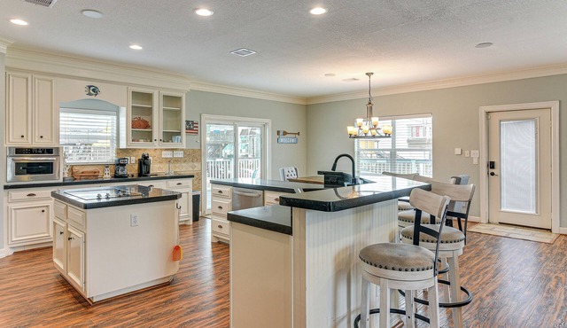 Steps to Surfside Beach: Large Group Gulf Retreat