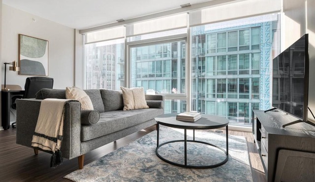 Streeterville 2br w pool gym nr Riverwalk CHI-881