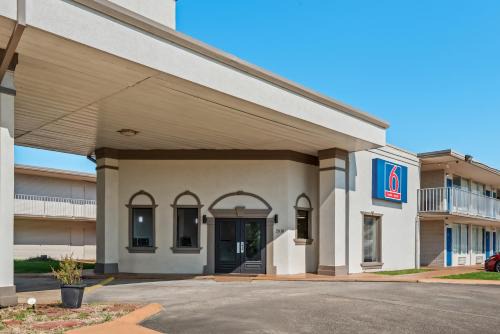 Studio 6 Hammond, LA I12 I55