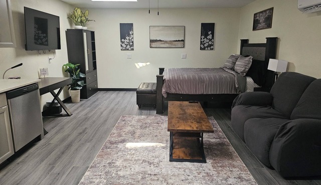 Studio style Private Guesthouse-Wall St/Andrews Hwy in Midland