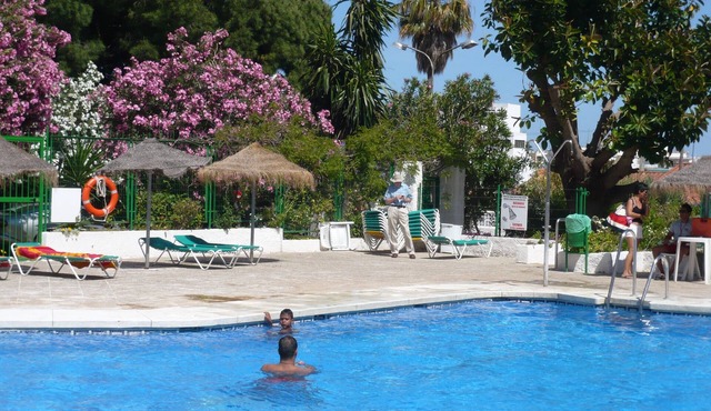 Studio With Shared Pool, Garden And Kiosk Serving alcohol & ices/sweets