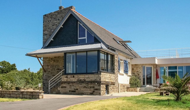 Stunning home in Moelan sur Mer in Moelan sur Mer