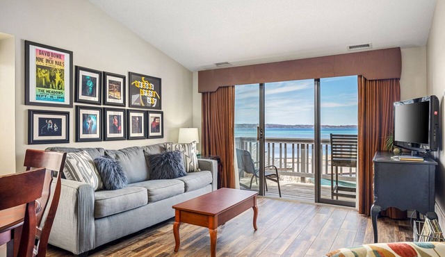 🏖️ Stunning Lake Views @ The Shores | Bayfront Deck, Private Beach Access + VIP Perks ➠ UNIT 5577