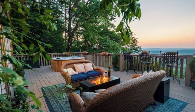 Stunning mtn view, BRAND NEW HOT TUB, dry sauna, fire pit, wood burning stove