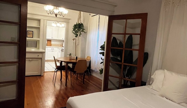 Stylish 1BR condo in historic building- premium location in Nob Hill NW Alphabet
