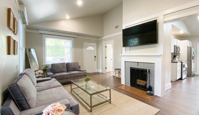 Stylish 2-bedroom Home in Downtown Vancouver