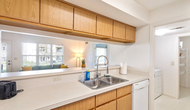 Stylish 3BD 2 Miles from Stadium